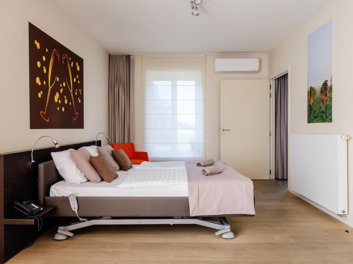 Hotel L'O De Vie ซินท์-ทราวเดิน ภายนอก รูปภาพ